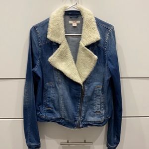 Jean jacket. Sherpa collar. See photos